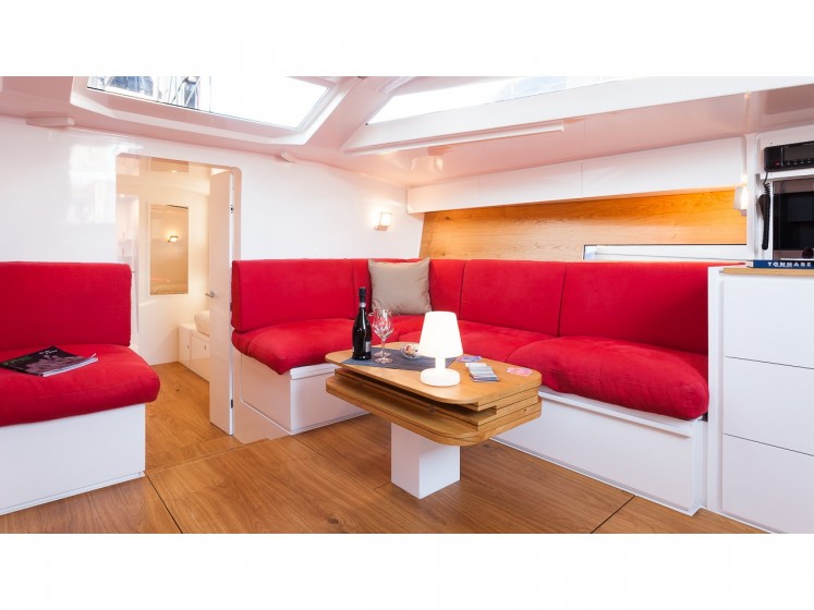 Vismara V71 - Yacht Charter Sailica