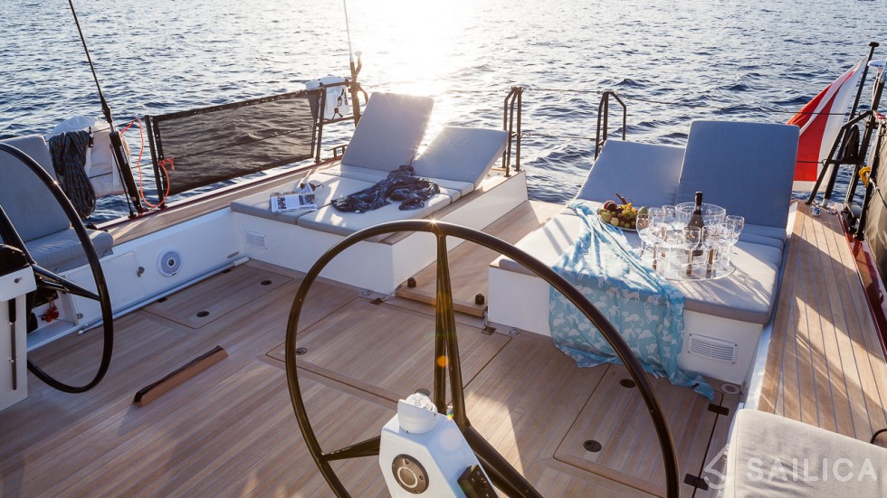 Vismara V71 - Yacht Charter Sailica