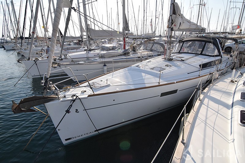 Oceanis 45 - Yacht Charter Sailica