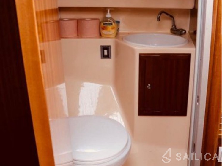 Damor 700 - Yacht Charter Sailica