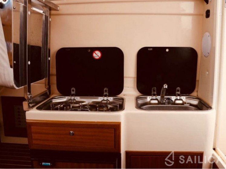 Damor 700 - Yacht Charter Sailica