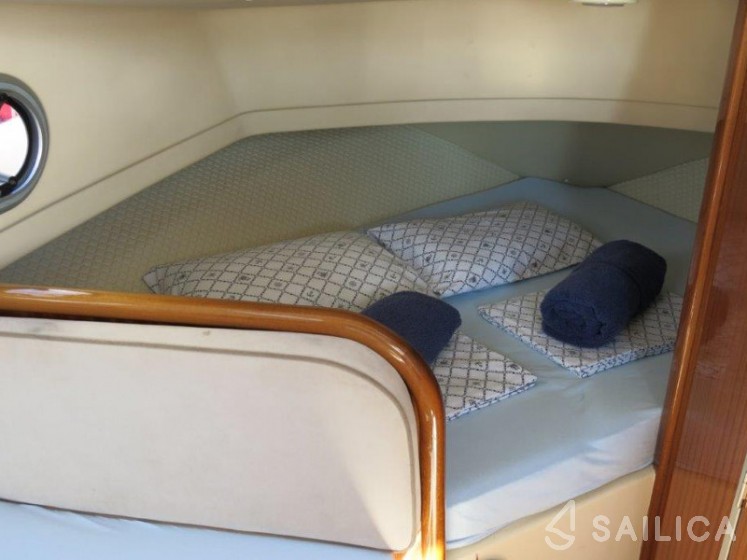 Damor 700 - Yacht Charter Sailica