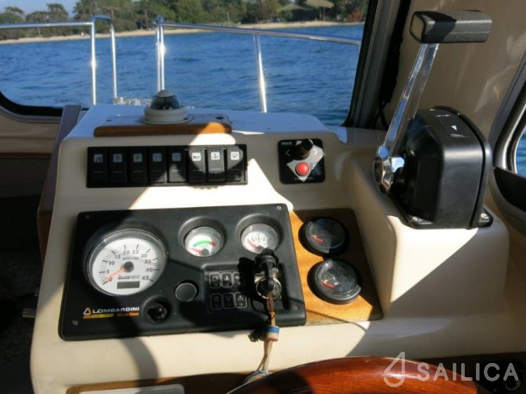 Damor 700 - Yacht Charter Sailica