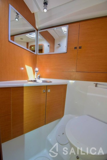 Jeanneau 53 - Yacht Charter Sailica