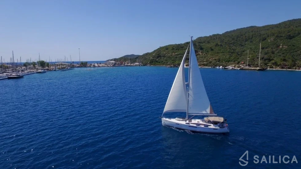 Jeanneau 53 - Yacht Charter Sailica