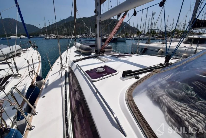 Jeanneau 53 - Yacht Charter Sailica