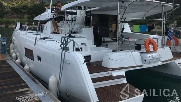 Lagoon 42 - Yacht Charter Sailica