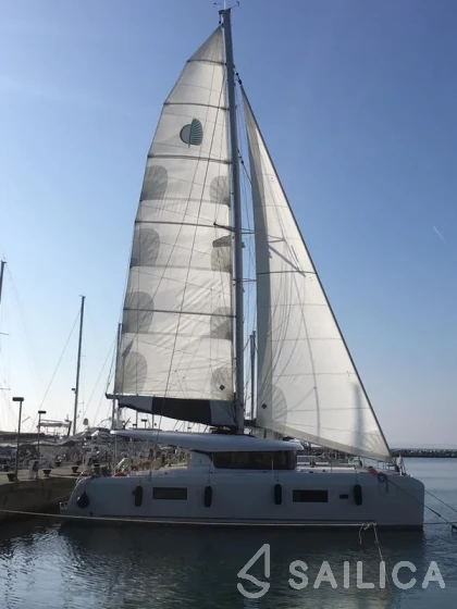 Lagoon 42 - Yacht Charter Sailica