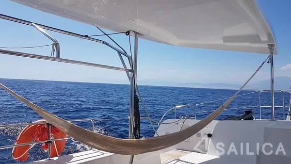 Lagoon 42 - Yacht Charter Sailica