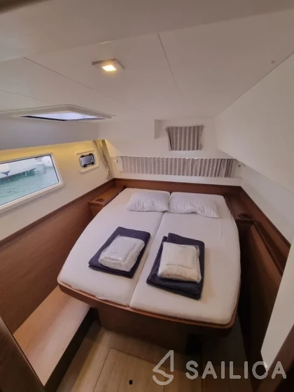 Lagoon 42 - Yacht Charter Sailica
