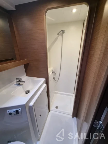 Lagoon 42 - Yacht Charter Sailica