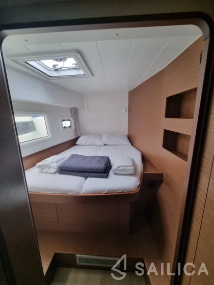 Lagoon 42 - Yacht Charter Sailica