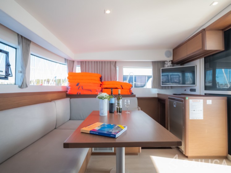 Lagoon 40 - 4 + 2 cab  - Yacht Charter Sailica