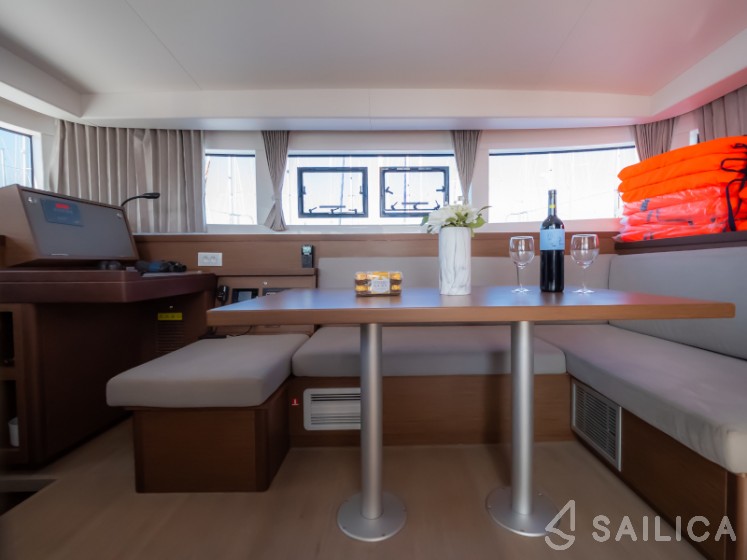 Lagoon 40 - 4 + 2 cab  - Yacht Charter Sailica