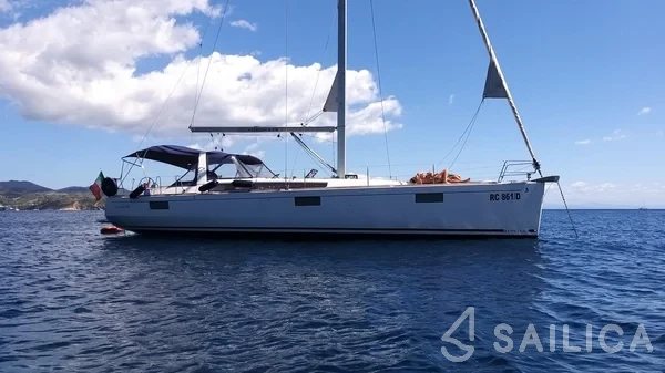 Oceanis 48 - Yacht Charter Sailica