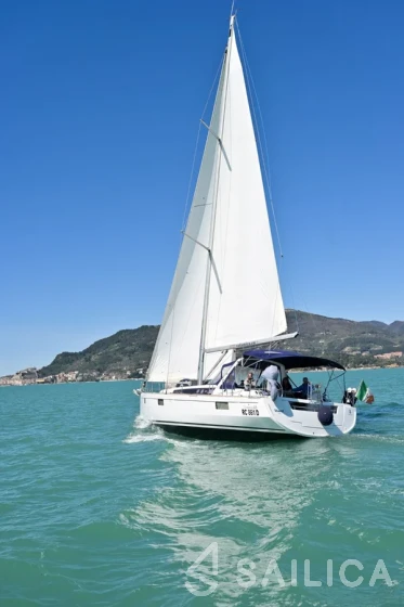 Oceanis 48 - Yacht Charter Sailica