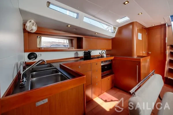 Oceanis 48 - Yacht Charter Sailica