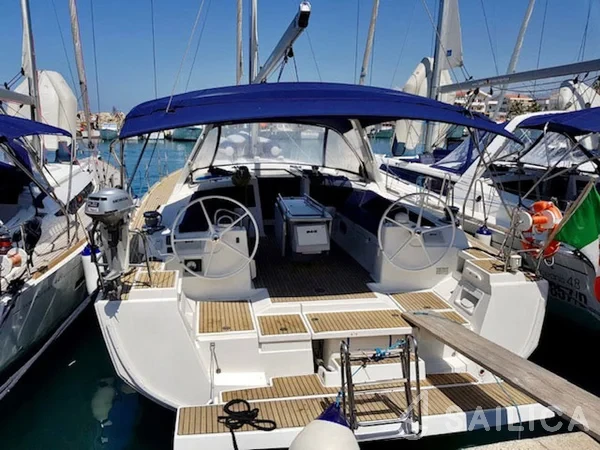 Oceanis 48 - Yacht Charter Sailica