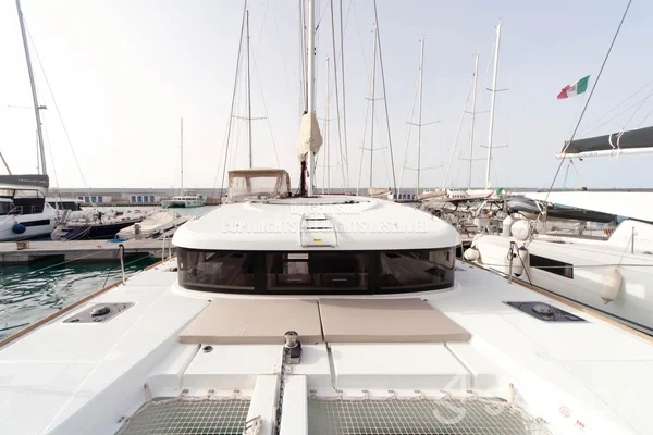 Lagoon 40 - Yacht Charter Sailica