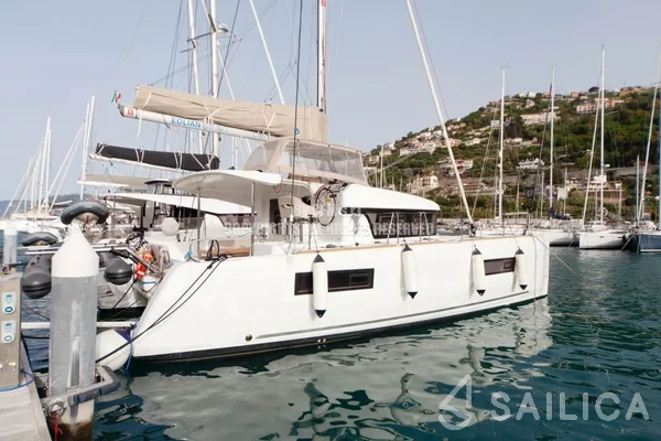 Lagoon 40 - Yacht Charter Sailica