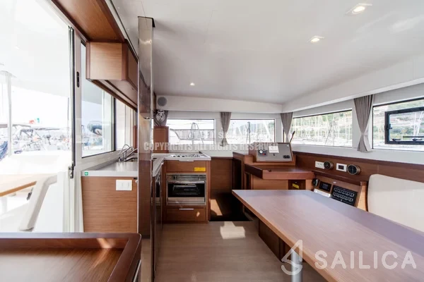 Lagoon 40 - Yacht Charter Sailica