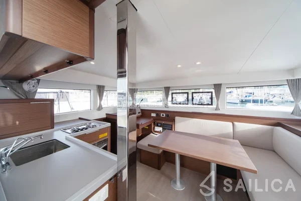 Lagoon 40 - Yacht Charter Sailica