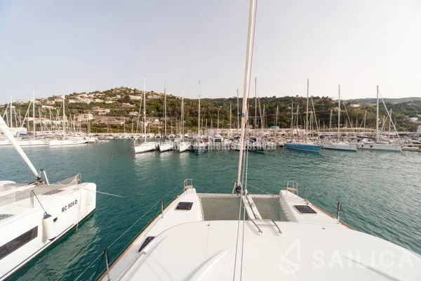 Lagoon 40 - Yacht Charter Sailica