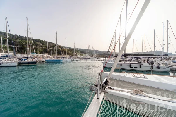 Lagoon 40 - Yacht Charter Sailica