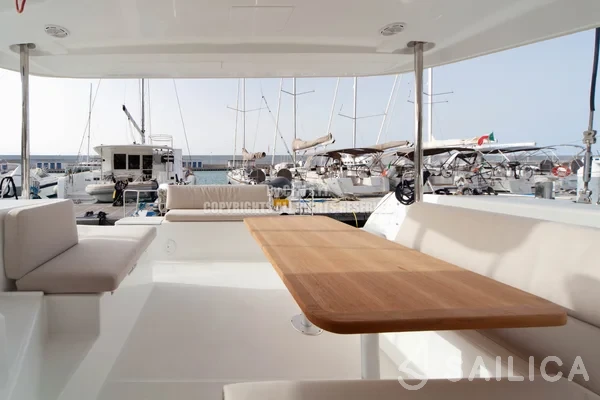 Lagoon 40 - Yacht Charter Sailica
