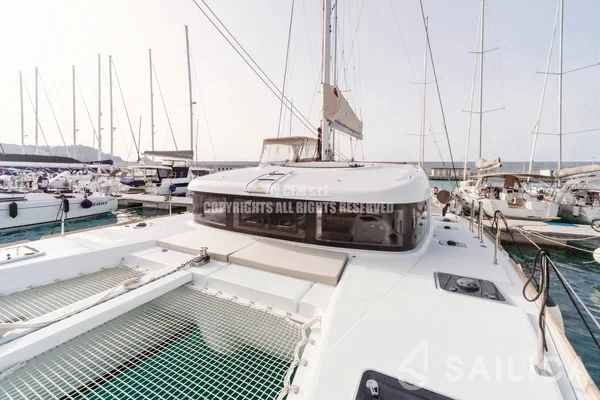 Lagoon 40 - Yacht Charter Sailica