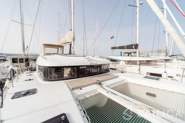 Lagoon 40 - Yacht Charter Sailica