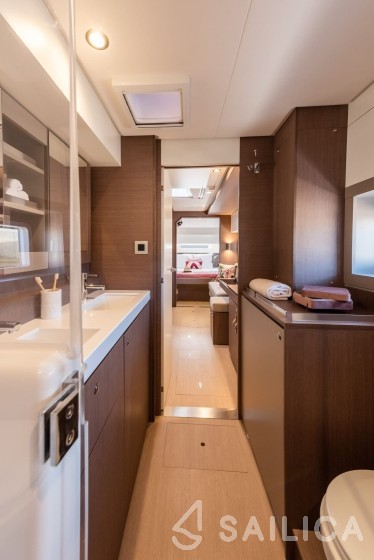 Bali 4.2 - Yacht Charter Sailica