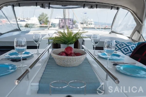Oceanis 51.1 - Yacht Charter Sailica