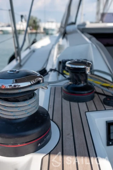 Oceanis 51.1 - Yacht Charter Sailica
