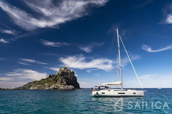 Oceanis 51.1 - Yacht Charter Sailica