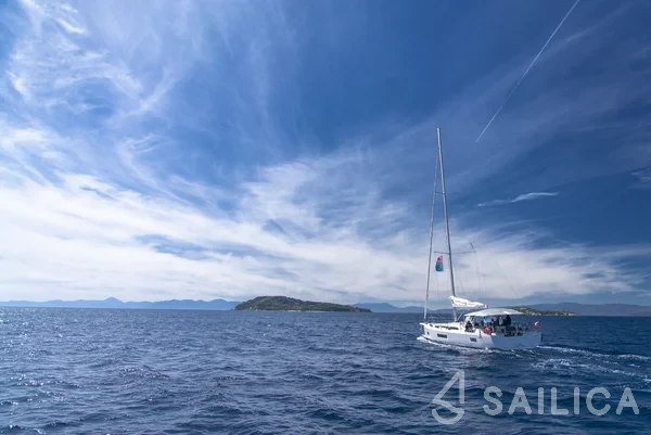 Oceanis 51.1 - Yacht Charter Sailica