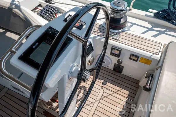 Oceanis 51.1 - Yacht Charter Sailica