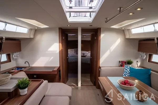 Oceanis 51.1 - Yacht Charter Sailica