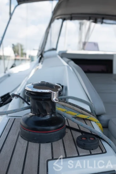 Oceanis 51.1 - Yacht Charter Sailica