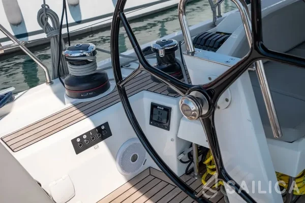 Oceanis 51.1 - Yacht Charter Sailica