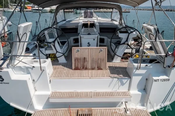 Oceanis 51.1 - Yacht Charter Sailica
