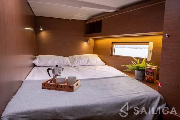 Oceanis 51.1 - Yacht Charter Sailica