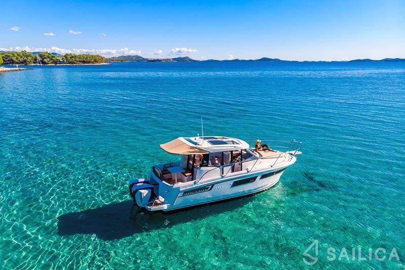 Merry Fisher 855 - Yacht Charter Sailica