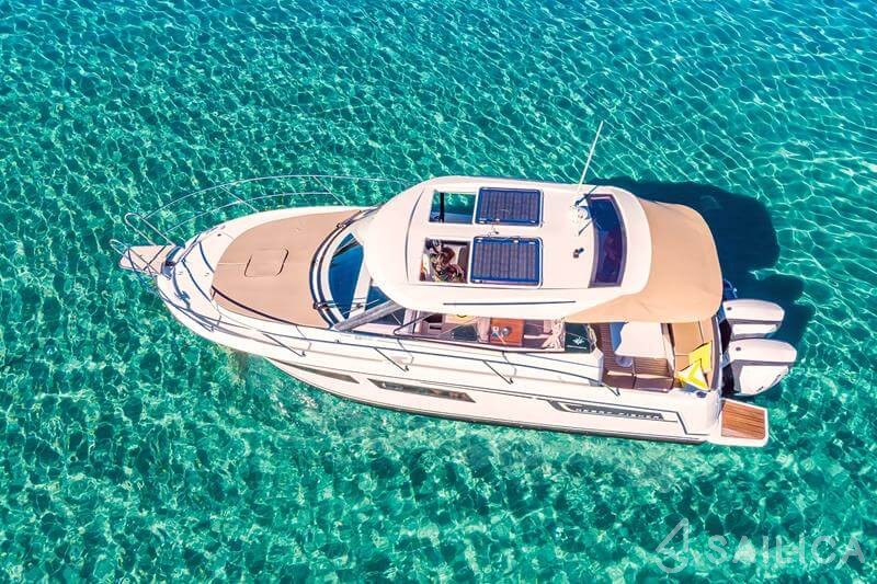 Merry Fisher 855 - Yacht Charter Sailica