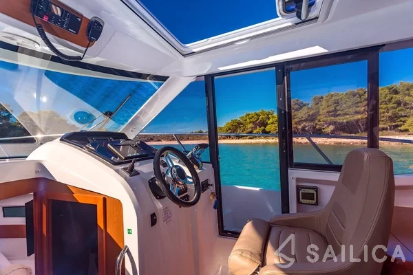 Merry Fisher 855 - Yacht Charter Sailica