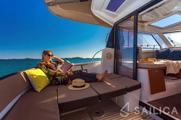 Merry Fisher 855 - Yacht Charter Sailica