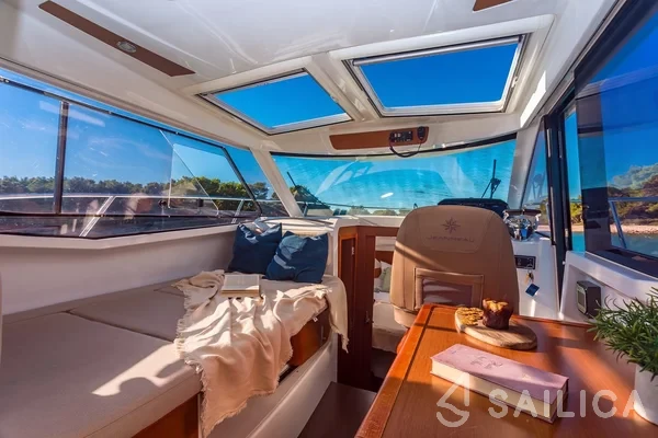 Merry Fisher 855 - Yacht Charter Sailica