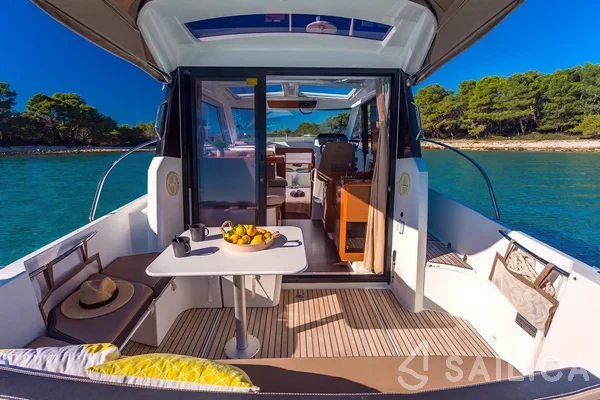 Merry Fisher 855 - Yacht Charter Sailica