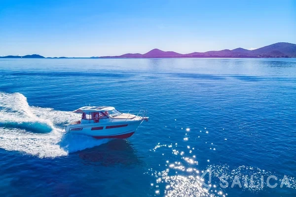 Merry Fisher 855 - Yacht Charter Sailica
