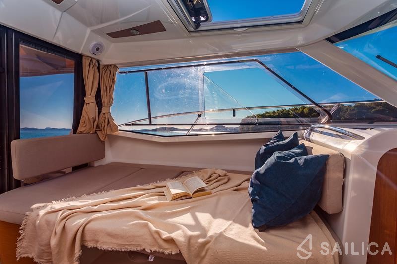 Merry Fisher 855 - Yacht Charter Sailica